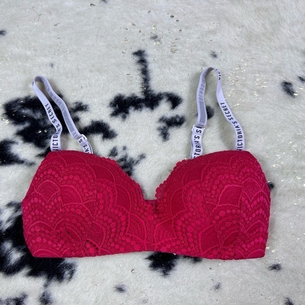 Victoria’s Secret Women’s Red Lined No-Wire Bra Size 36C